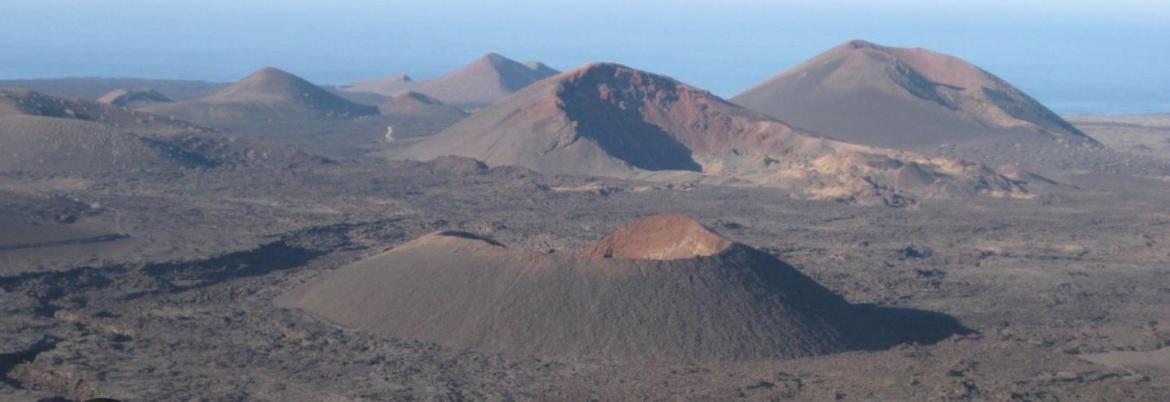 Lanzarote Casa Volcanica-Anclada Sobre La Lava Del Volcan Montana Blanca Exteriör bild