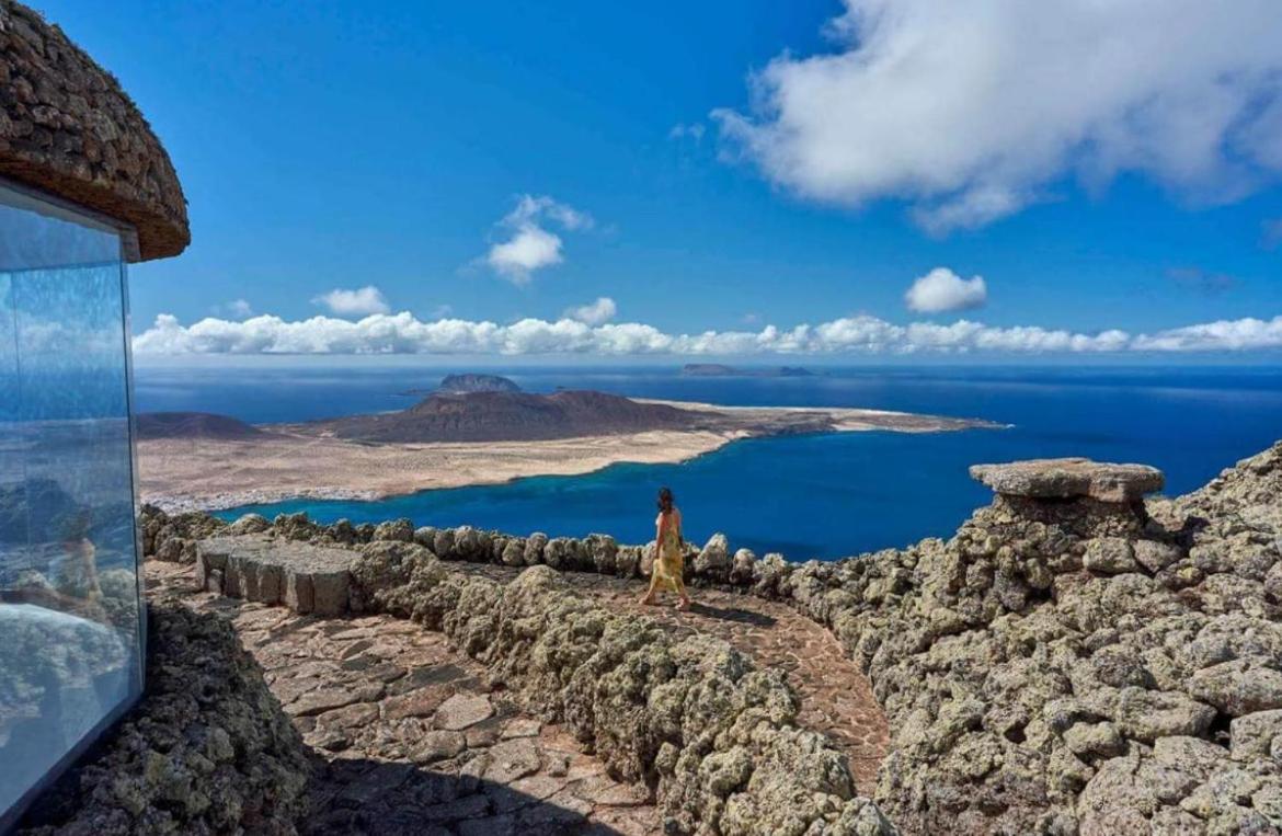 Lanzarote Casa Volcanica-Anclada Sobre La Lava Del Volcan Montana Blanca Exteriör bild